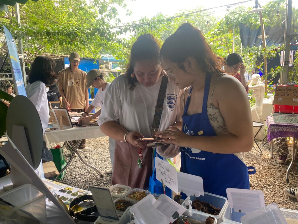 Gian hàng Pawrents Choice tại hội chợ Hanoi Pet Rescue, Kali Tây Hồ